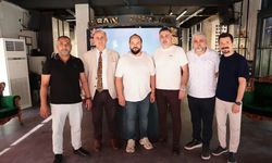 Başkanlardan Hasan Kuaför'e ziyaret Editör Havuzunda Normal Fotoğraflı