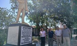 Karacasu'da Lozan unutulmadı: Ellerinde çiçeklerle Ata'ya koştular