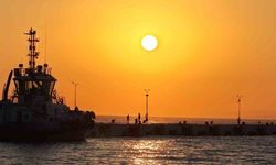 Kuşadası'nda, gün batımı büyüledi