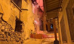 Kuşadası’nda gece yarısı korkutan yangın: Yanlış parklar itfaiyeyi geciktirdi