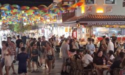 Kuşadası'nda hafta sonu hareketliliği gece rekora koştu
