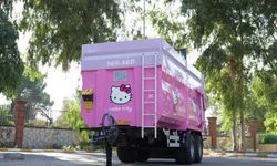 Özel tasarımı Nazilli'de yapıldı : Traktör römorkunu kızları için Hello Kitty'ye çevirdi