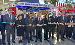 Şehitler anıtına karanfil bırakıldı, sergi açıldı