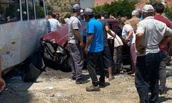 Bozdoğan’da servis minibüsü ile otomobil çarpıştı: 3 yaralı