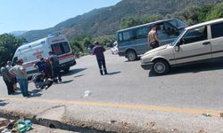 Bozdoğan'da otomobil ile motosiklet çarpıştı  2 kişi yaralandı