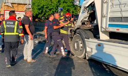Kuyucak’ta feci kaza: Kamyon diğer kamyona ok gibi saplandı
