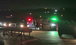 Bariyerlere çarpan motosikletli hayatını kaybetti