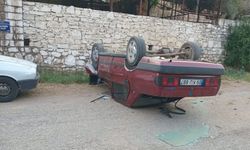 Aydın'da kontrolden çıkan otomobil ters döndü