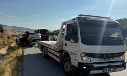 İki otomobil çarpıştı; 1 ölü, 7 yaralı