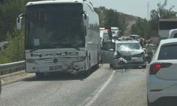 Otobüs ile ticari araç çarpıştı: 5 yaralı