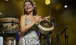 Darbukanın Kraliçesi Ceren Özdemir, Karacasu'yu salladı