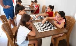 Efeler’de yaz tatili satrançla renkleniyor