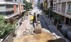 Efeler’de yıpranan yollar yenileniyor
