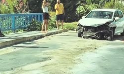 Kuşadası'nda hurdaya dönen araçtan sağ çıktı