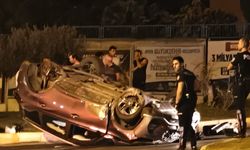 Kuşadası'nda feci kaza: Hurdaya dönen araçtan sağ çıktılar