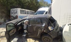 Aydın'da kontrolden çıkan otomobil kolona çarptı: 2 ağır yaralı