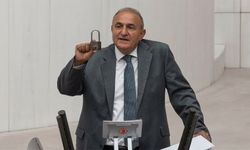Milletvekili Karakaş, TBMM’de Aydınlı esnafın verdiği kilitle konuştu