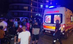 Nazilli’de feci kaza: Motosiklet otoparktaki araçların arasına daldı