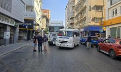 Nazilli gözünü kaza ile açtı : Tır ile minibüs çarpıştı