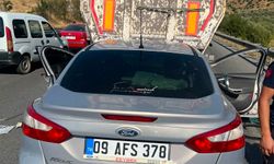 Aynı yerde ikinci kaza! : Otomobil tıra ok gibi saplandı
