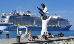 Bahamalar'ın devleri Ege Port'a demirledi