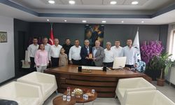 Başkan Büyükyapıcı'dan yılın ahisi Köse'ye plaketli tebrik