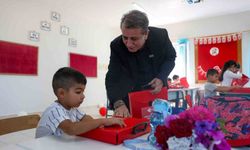 Başkan Yetişkin’den minik öğrencilere ilk gün sürprizi