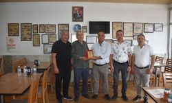 Karacasu Esnaf Odası, yılın ahisi Köse'ye plaket