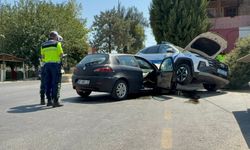 Nazilli’de yürekler ağza geldi  : Polis ekibi otomobille çarpıştı