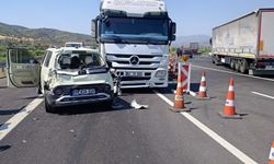 Kuyucak'ta TIR otomobile arkadan çarptı; 3 yaralı