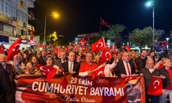 Efeler’de 29 Ekim coşkusu: Cumhuriyet için yürüdüler