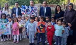 Efeler’de minik eller kuşlar için yuva yaptı