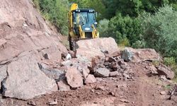 Efeler’de sağanak yağışın kapattığı mahalle yolları yeniden açıldı