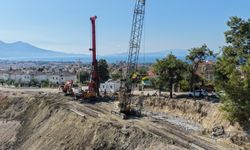 Aydın Büyükşehir Belediyesi Kuşadası’ndaki yol çalışmalarını sürdürüyor