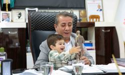 Başkan Yetişkin, sağlığına kavuşan minik Teoman’ı ağırladı
