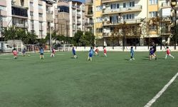 Efeler’de minik sporcular kıyasıya mücadele etti