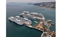 Kuşadası’na turist akını! 4 kruvaziyerle 7 bin 594 turist geldi
