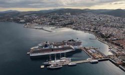 Kuşadası’na 4 kruvaziyerle 6 bin turist geldi