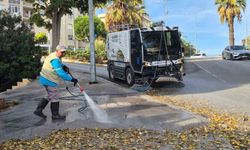 Kuşadası’nda cadde temizliği aralıksız sürüyor