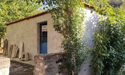 Kuşadası'nın manevi hazinesi 'Sinan Dede Türbesi' aydınlatılmayı bekliyor