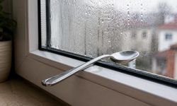 Pencere kenarına metal kaşık koymanın sırrı ortaya çıktı! İşte bilinmeyen nedeni