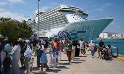'Nuh'un gemisi Ege Port'a 'Hud' suresiyle yanaştı