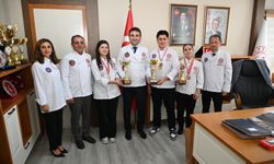 Türkiye şampiyonu genç şeflerden Müdür Yiğit'e ziyaret