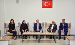 Vali Varol’dan yaşlı çınarlara vefa: Huzurevinde pasta kesti