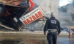 Alevlerin arasında kalan Türk bayrağına polis memuru yetişti