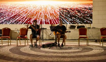Didim Barış şenliklerinde mini konser ve belgesel gösterimi