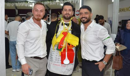 Germencik’te renkli düğün: Altın yerine bulaşık süngeri, gırgır taktılar