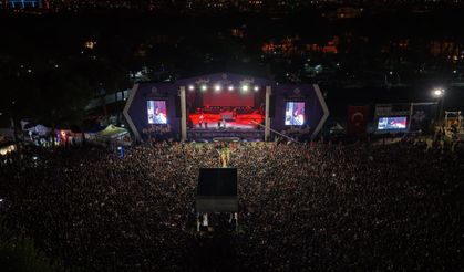 Aydın’da Cumhuriyet coşkusu: 60 bin kişi Aydınfest’in finalinde buluştu