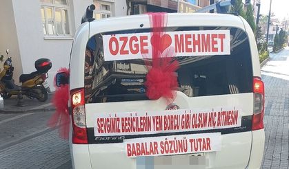 Germencikli çiftten esprili ‘borç’ göndermesi: Gören bir daha baktı