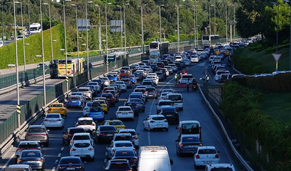 Trafik Levhalarına Dikkat! Şehirlerarası Yollarda Hız Limiti Kaç Oldu?